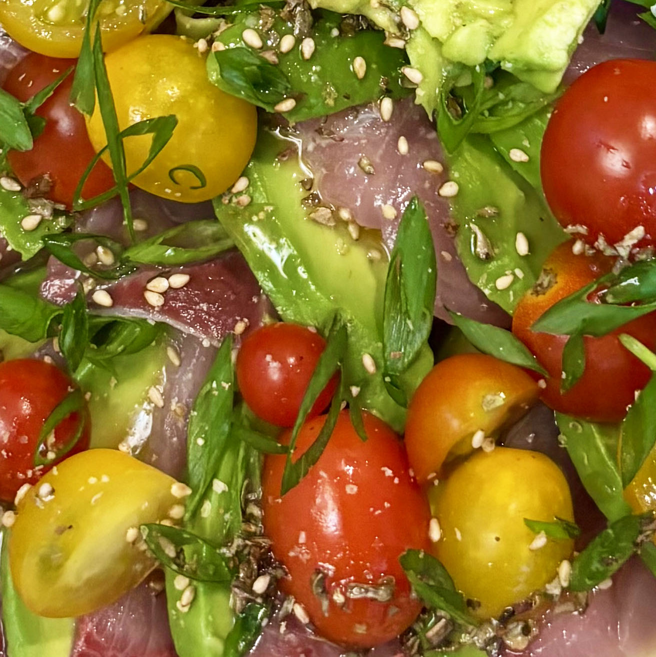 ブリとアボカド、やさしさのカルパッチョ