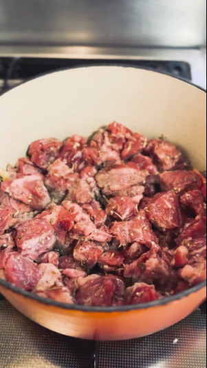 角切りステーキが奏でる極上のASMR